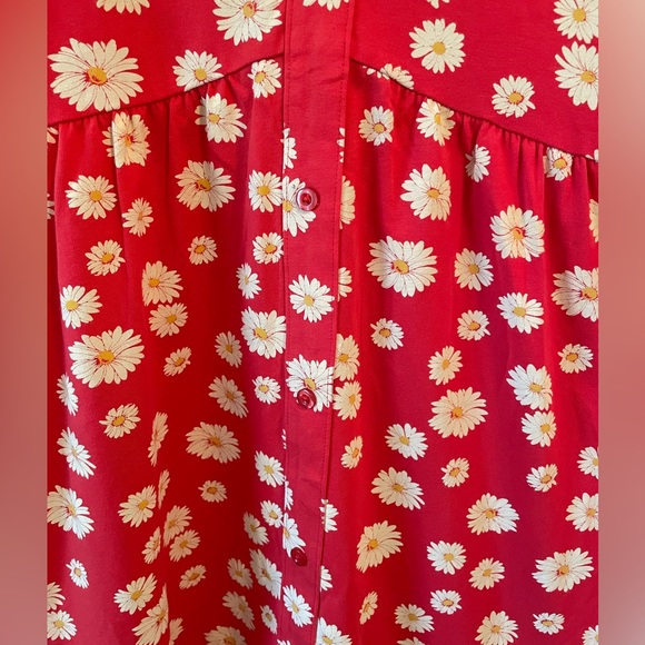 ASOS Design Tall Button Up Smock Dress In Red Daisy Floral Print - Picture 2 of 6
